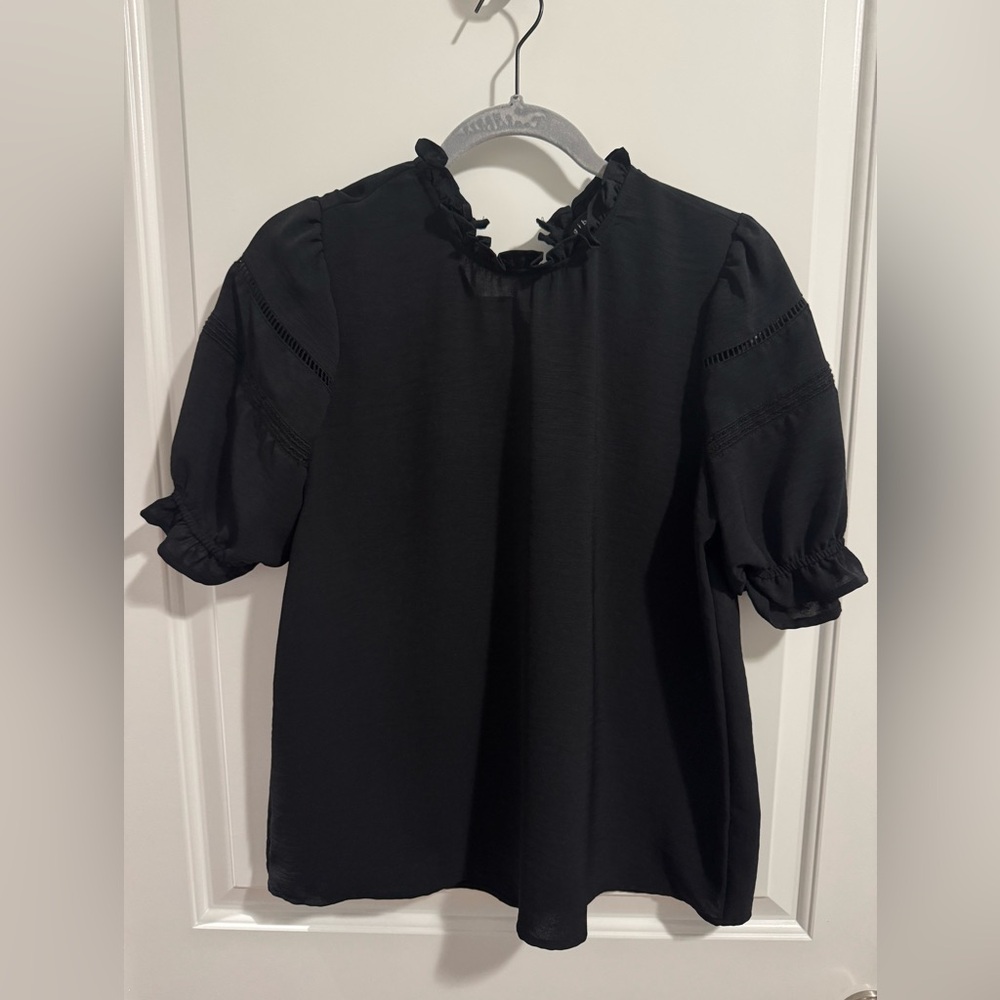 Gibsonlook ruffled neck/ sleeve tunic top